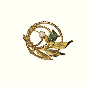 Sarah Coventry Vintage Floral Gold-plated Pearl & Green Stone Brooch